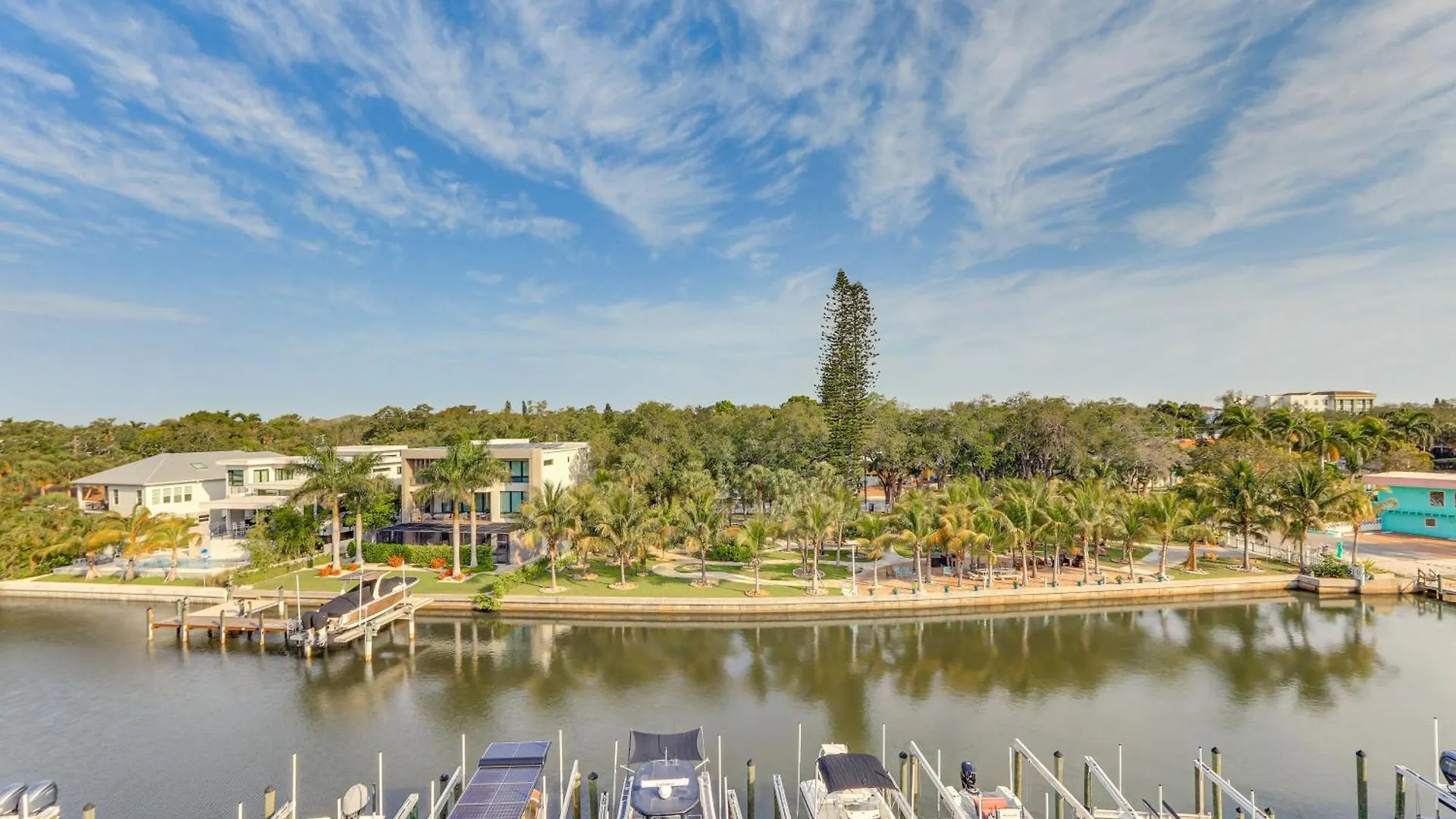 Chic With Balcony 2 Mi To Beaches! * Sarasota