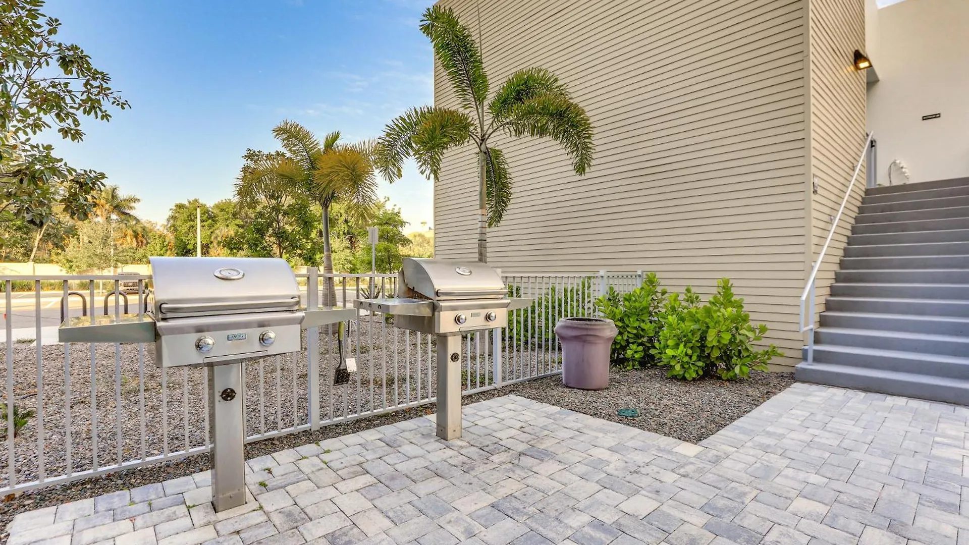 Chic With Balcony 2 Mi To Beaches! Apartment Sarasota