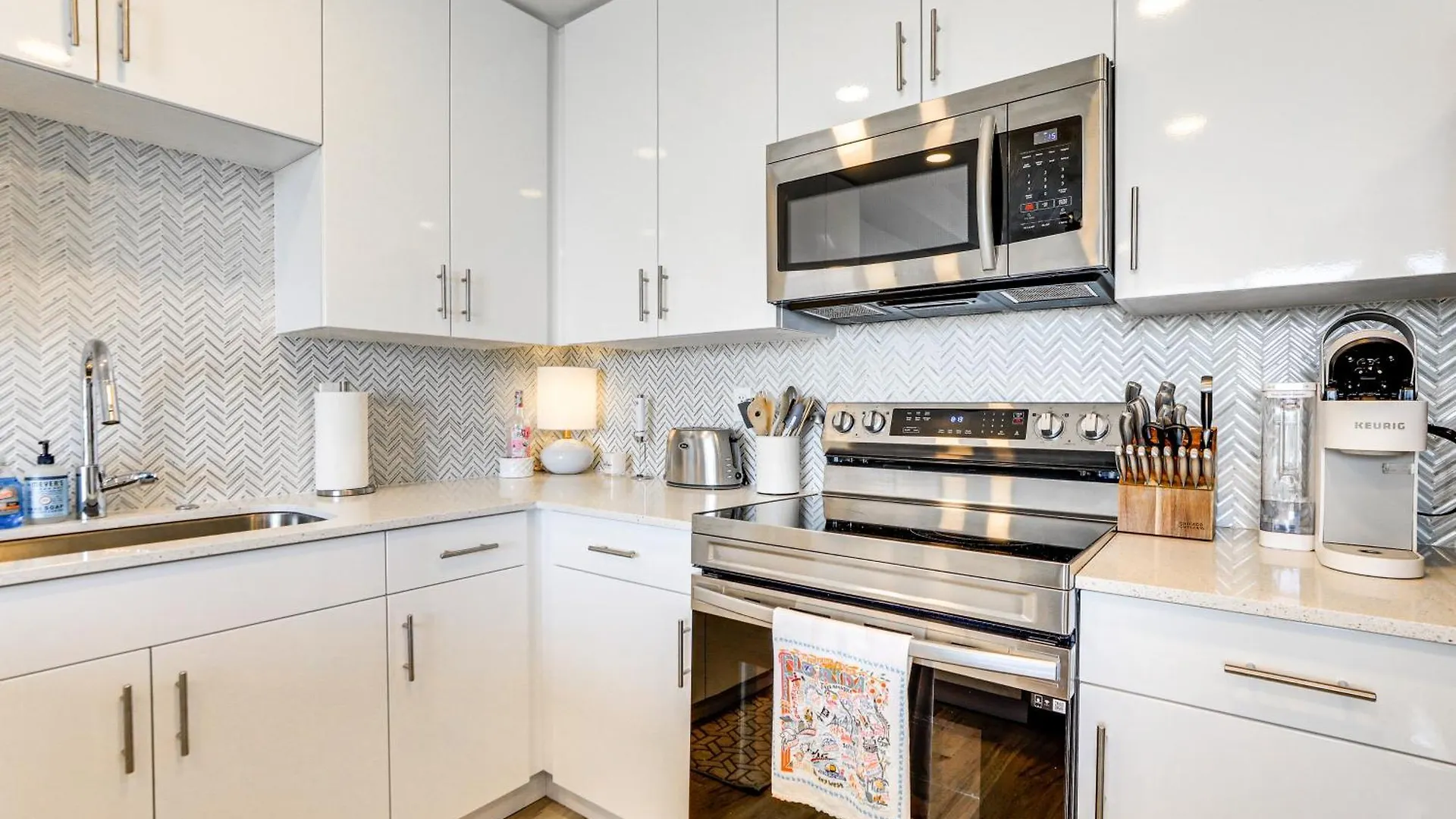 Apartment Chic With Balcony 2 Mi To Beaches! Sarasota