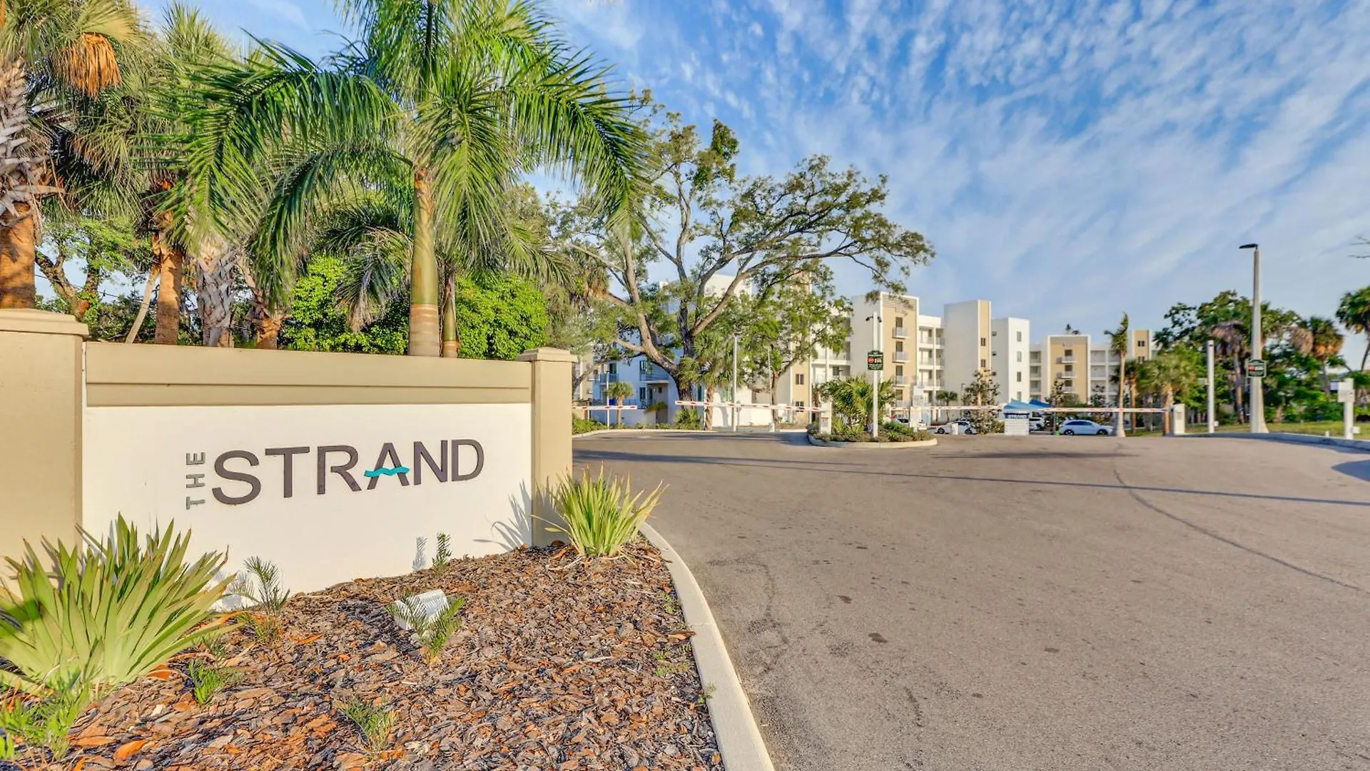 Apartment Chic With Balcony 2 Mi To Beaches! *