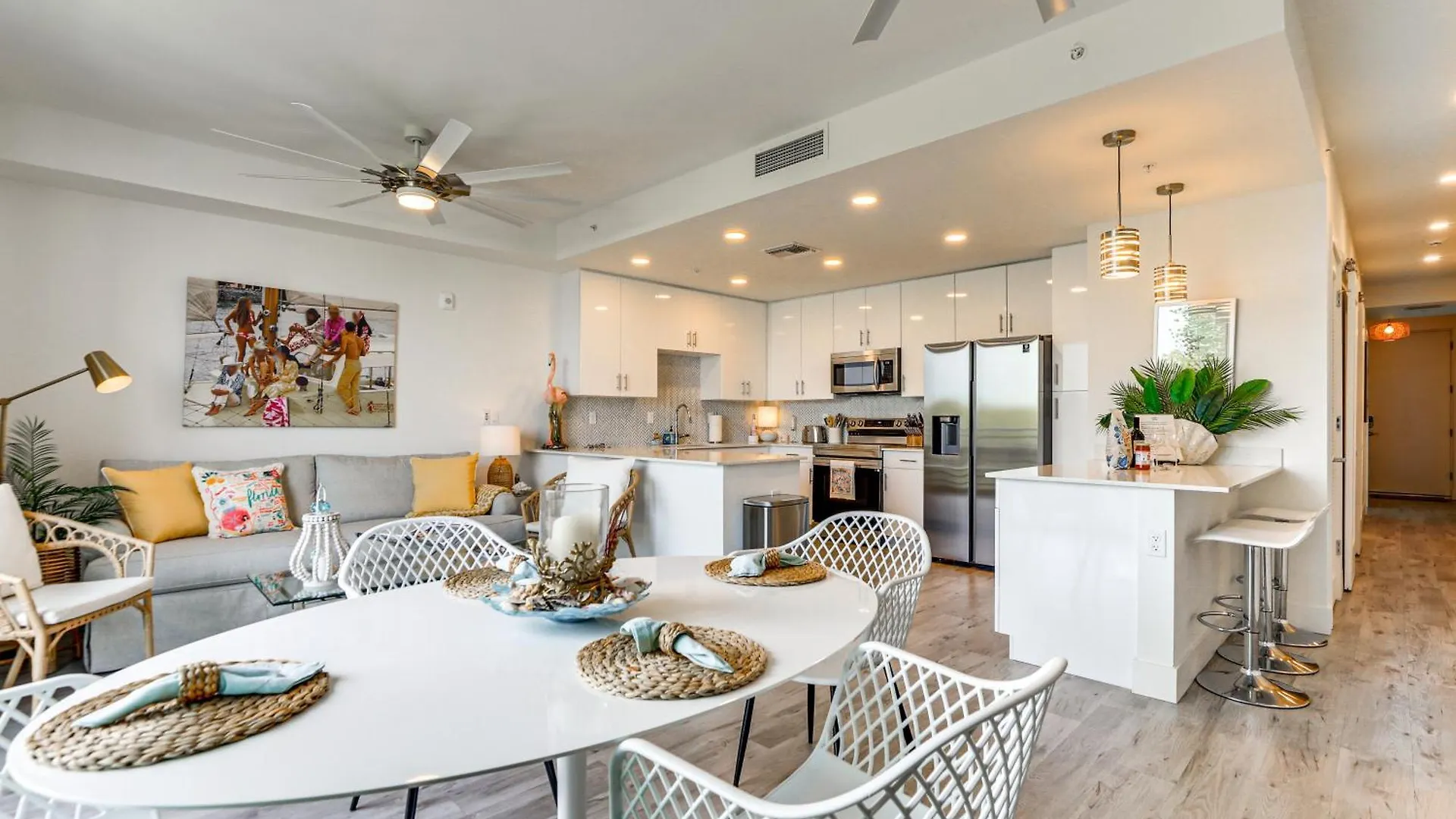 Chic With Balcony 2 Mi To Beaches!