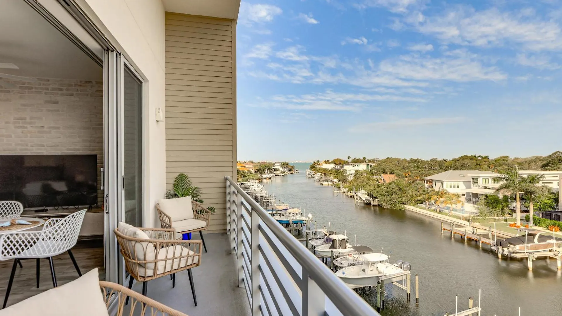 Chic With Balcony 2 Mi To Beaches! Sarasota