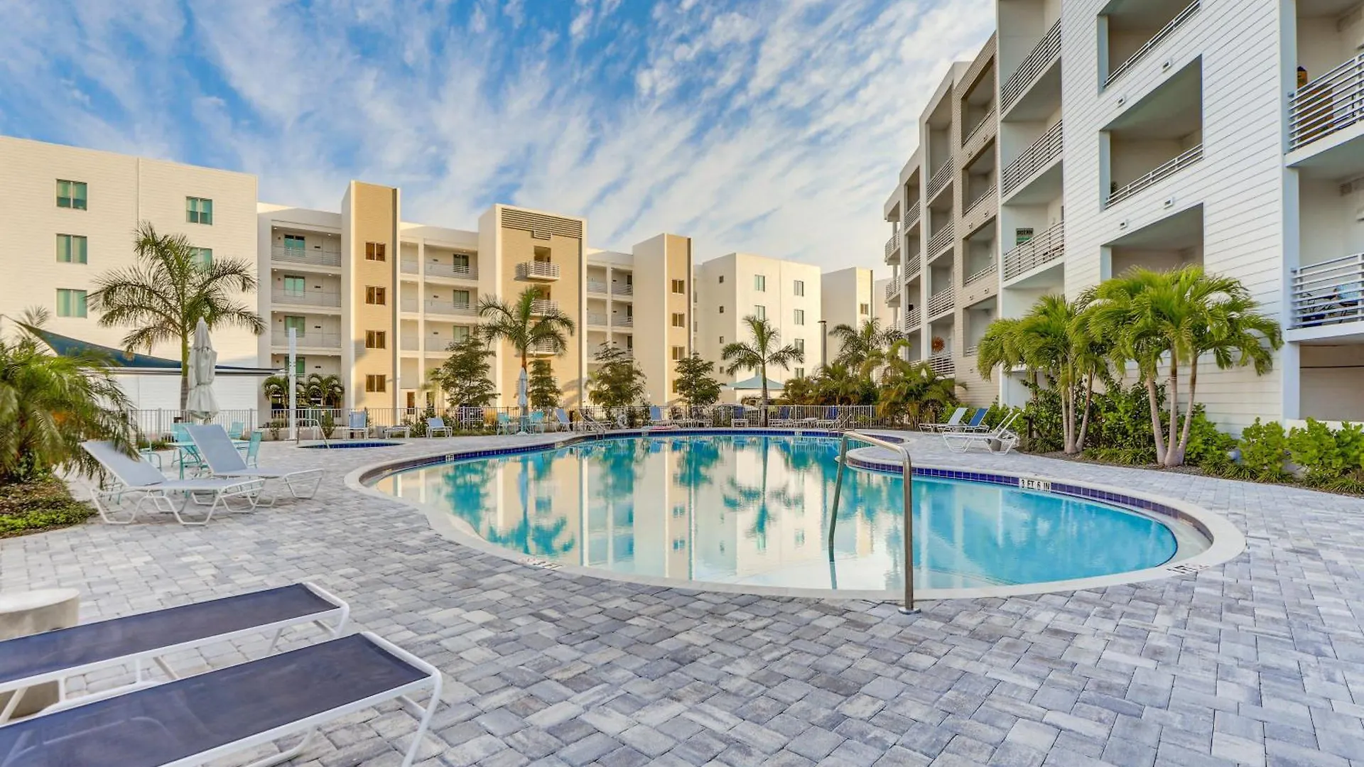 Chic With Balcony 2 Mi To Beaches! *