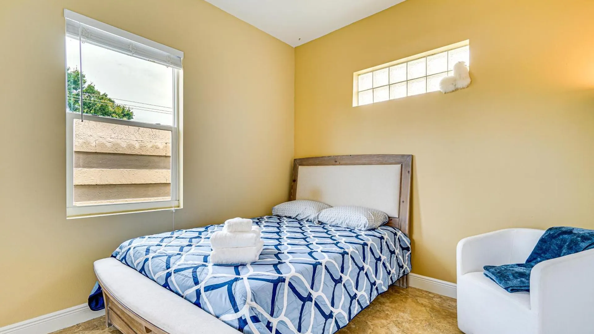Sunny Oasis Swim, Golf, Shop And More! Holiday home