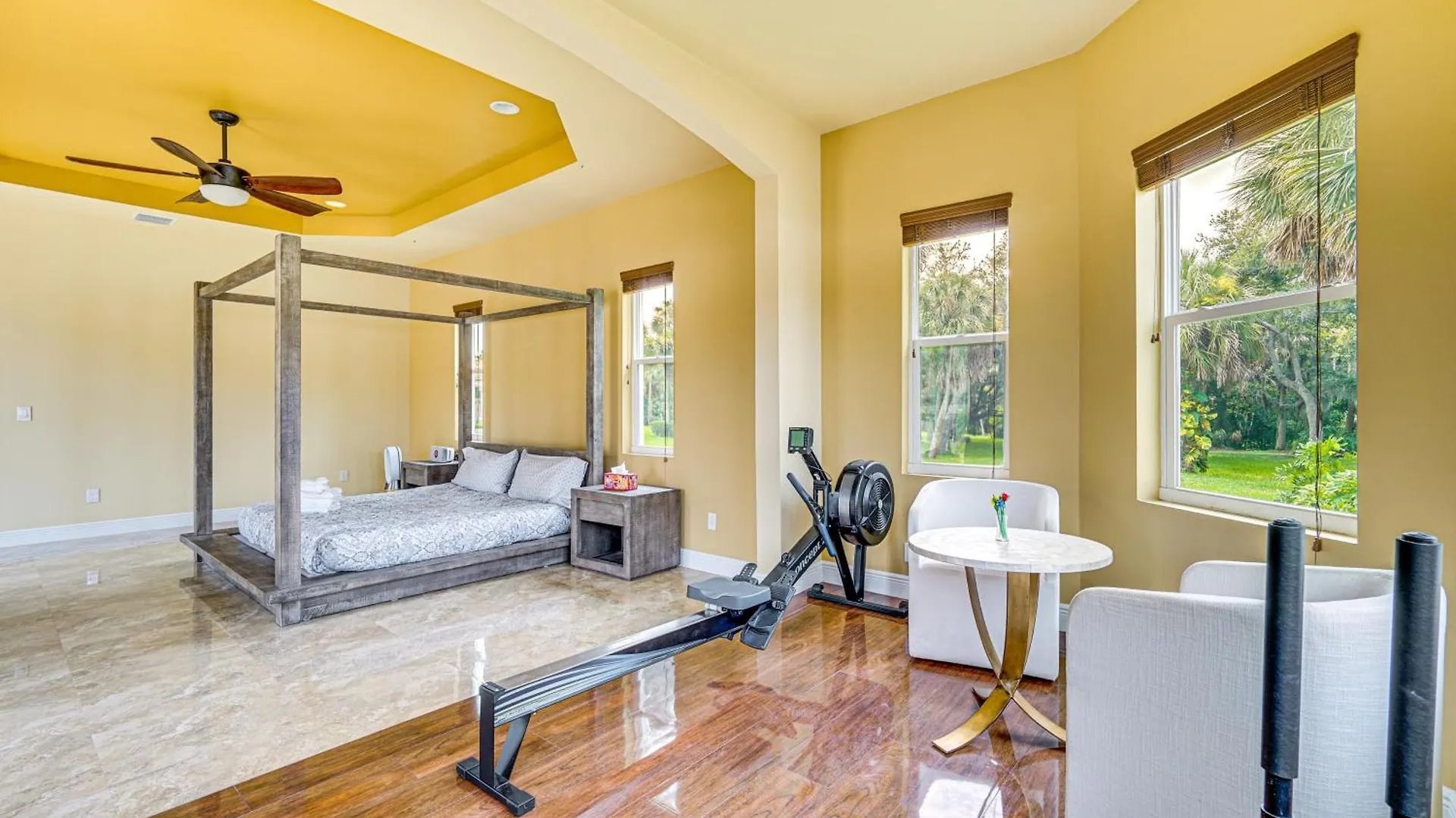 Sunny Oasis Swim, Golf, Shop And More! Holiday home Sarasota