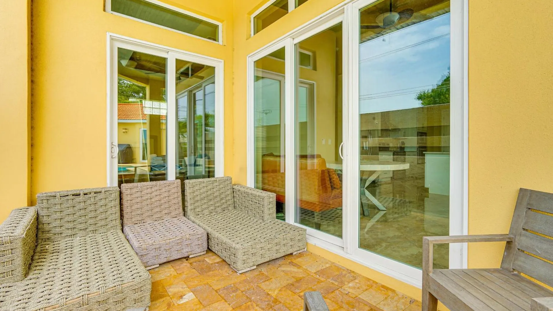 Sunny Oasis Swim, Golf, Shop And More!