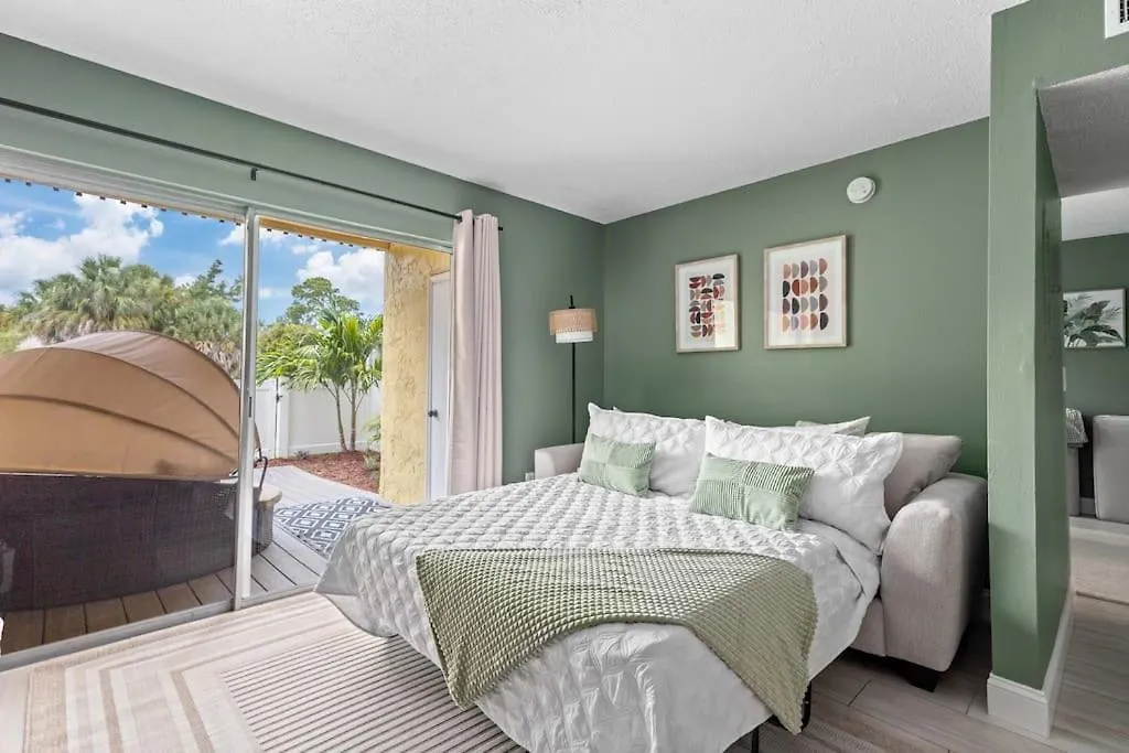 Cute Boho Style Condo,garden, Heated Pool Apartment *