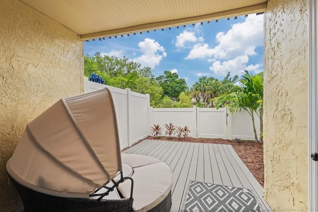 Cute Boho Style Condo,garden, Heated Pool Apartment