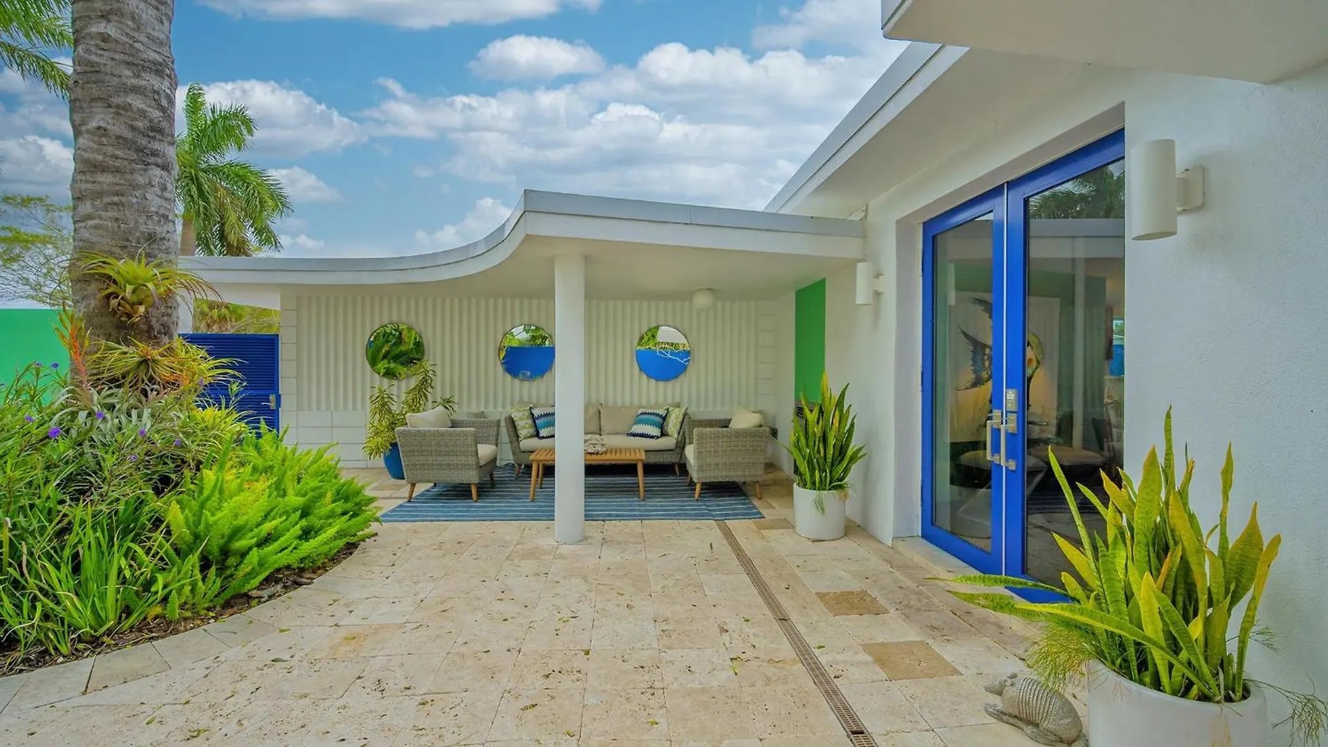 Luxe Oasis - 517 Sarasota