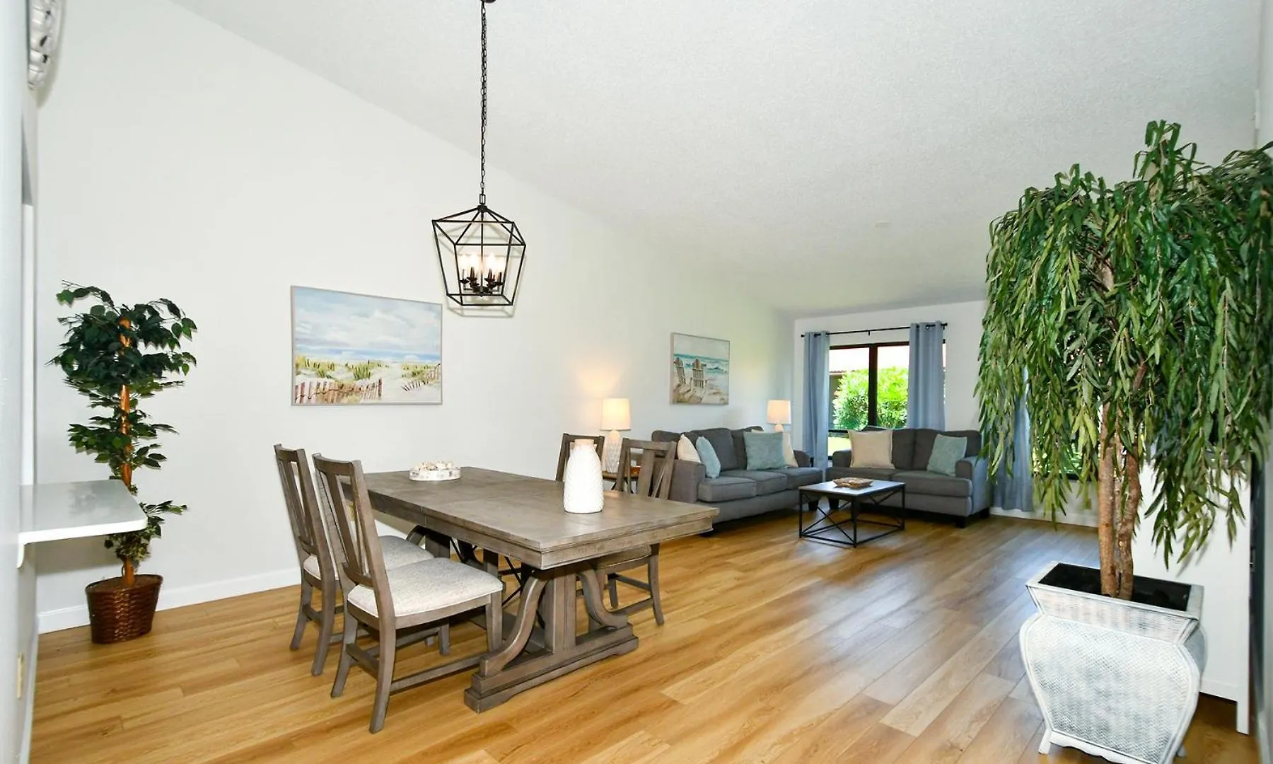 Pine Tree Pool Close To The Beaches Siesta Key Sarasota