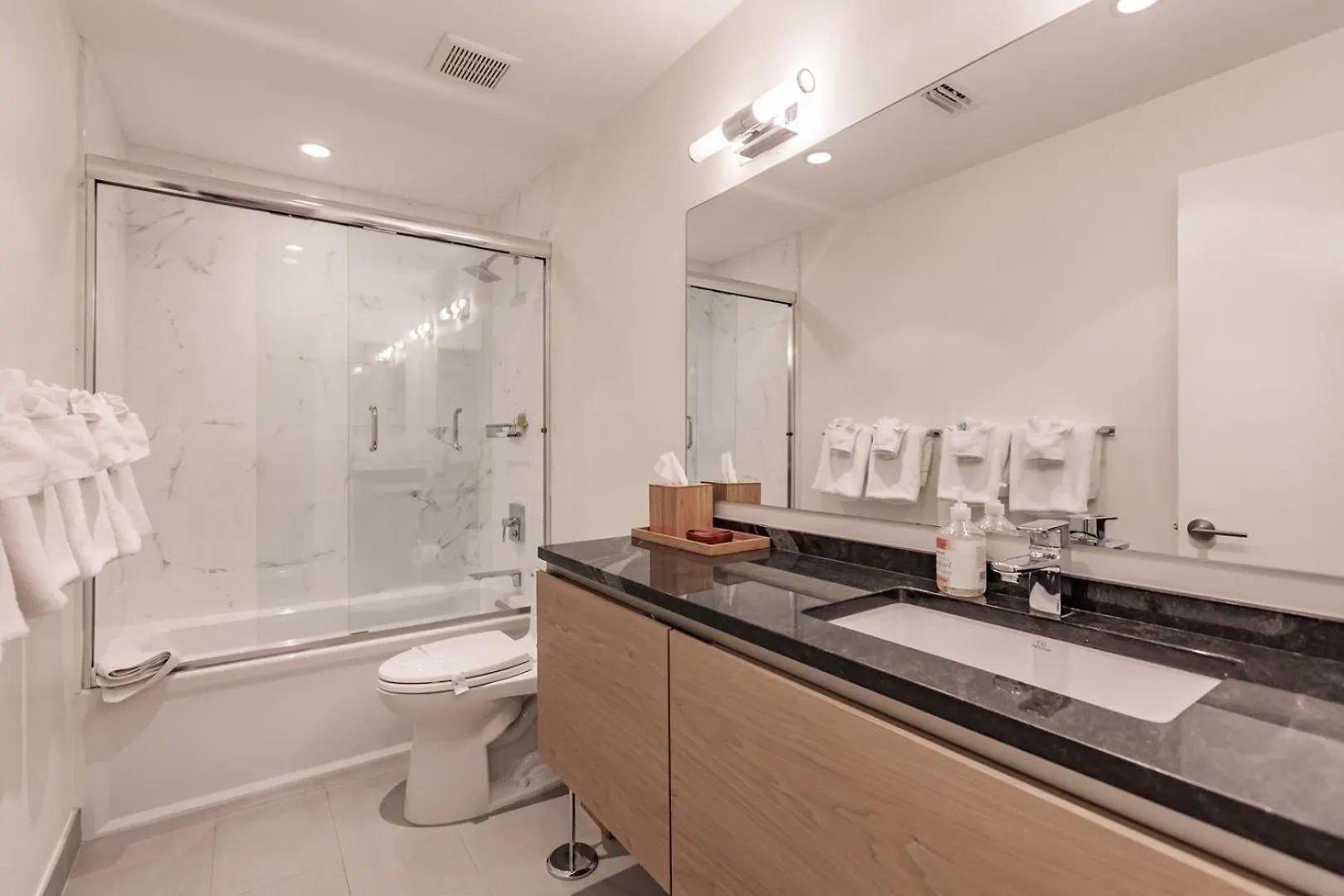 1255-601 The Perfect Bayside Haven Awaits * Sarasota