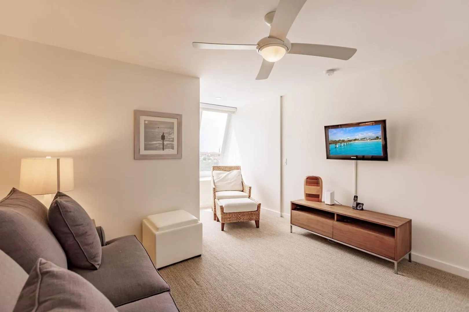 1255-601 The Perfect Bayside Haven Awaits