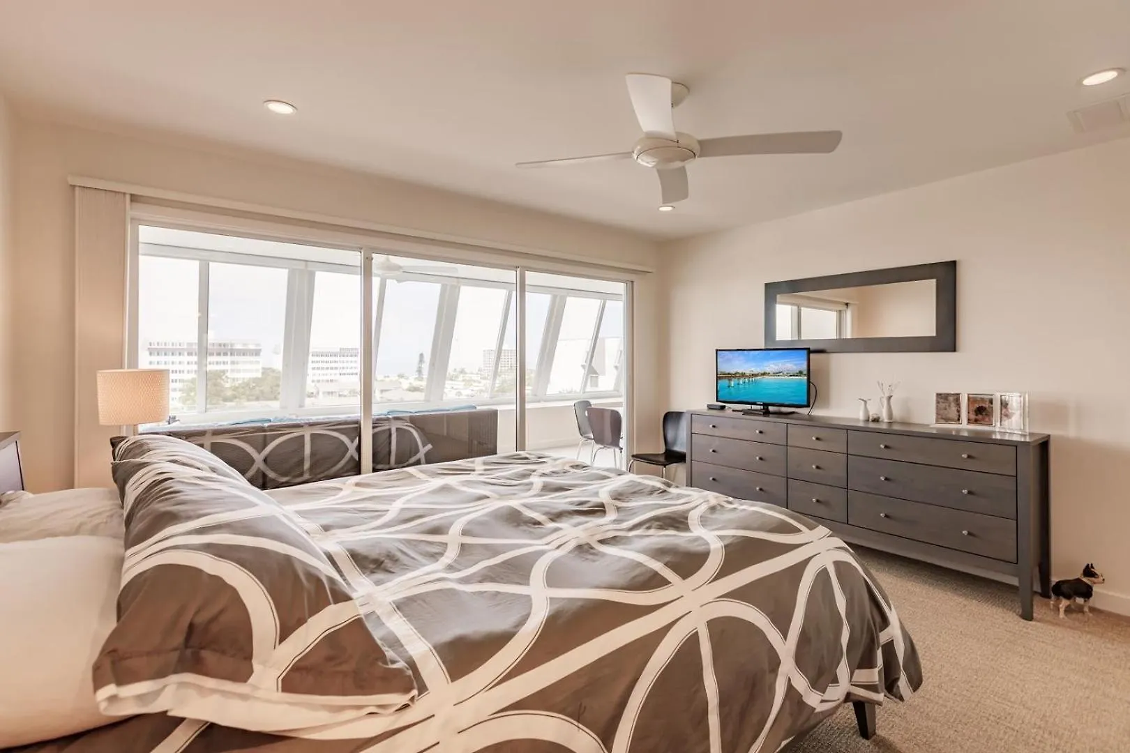 1255-601 The Perfect Bayside Haven Awaits *