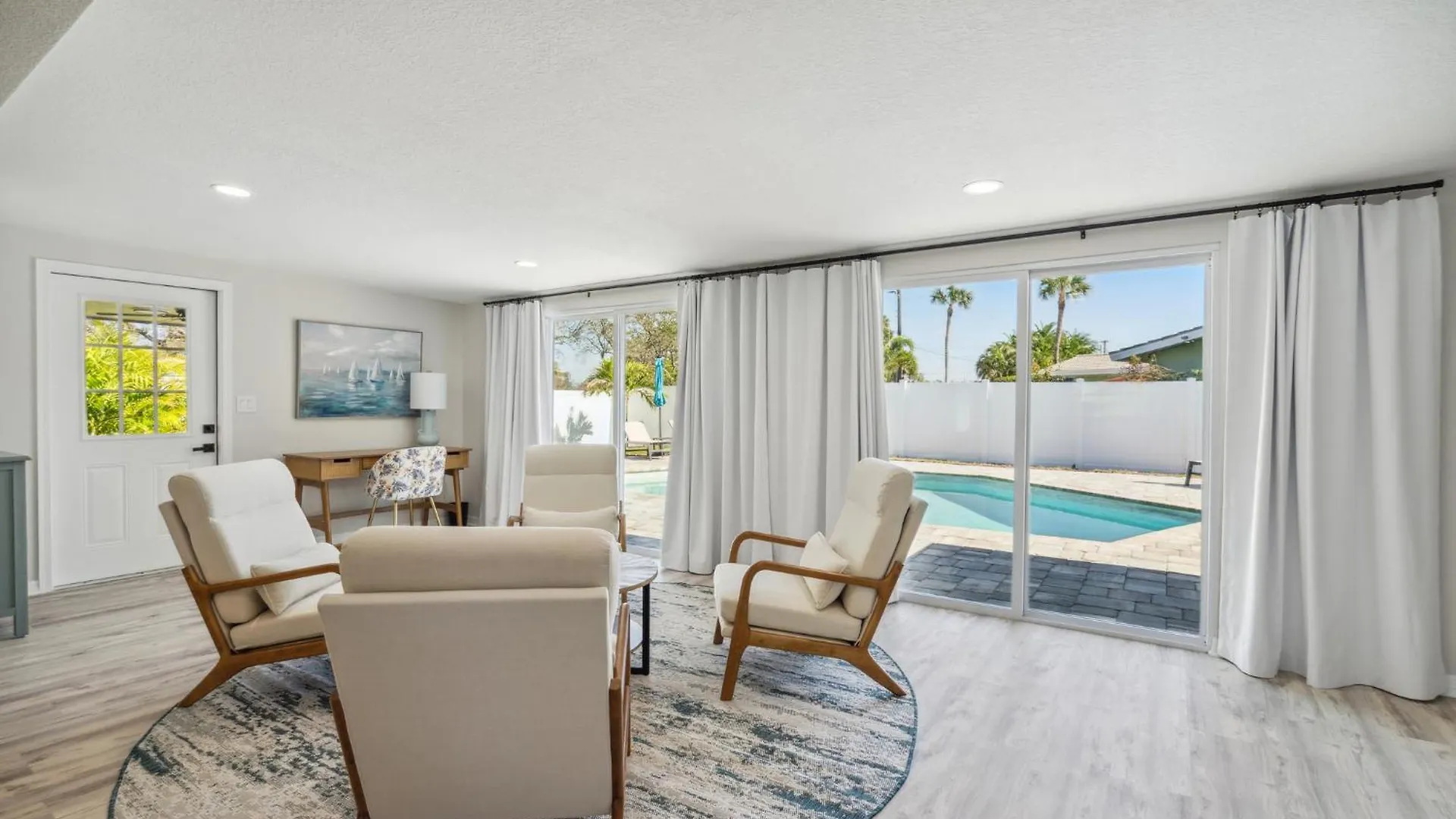 Coastal Comfort Getaway In The Heart Of Srq Holiday home