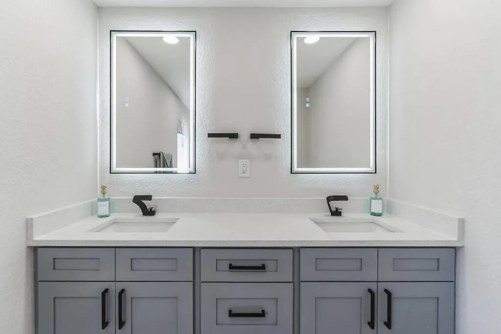 Coastal Comfort Getaway In The Heart Of Srq Holiday home *