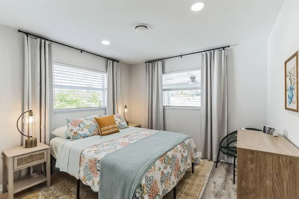 Coastal Comfort Getaway In The Heart Of Srq