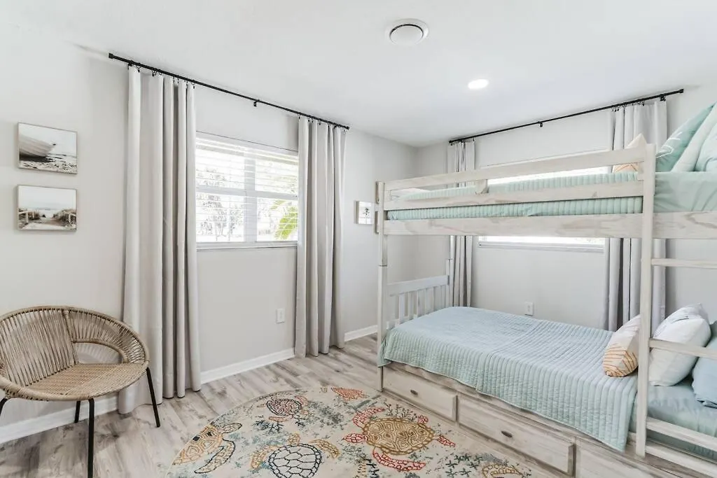 Coastal Comfort Getaway In The Heart Of Srq *