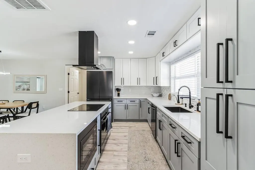 Coastal Comfort Getaway In The Heart Of Srq Holiday home *