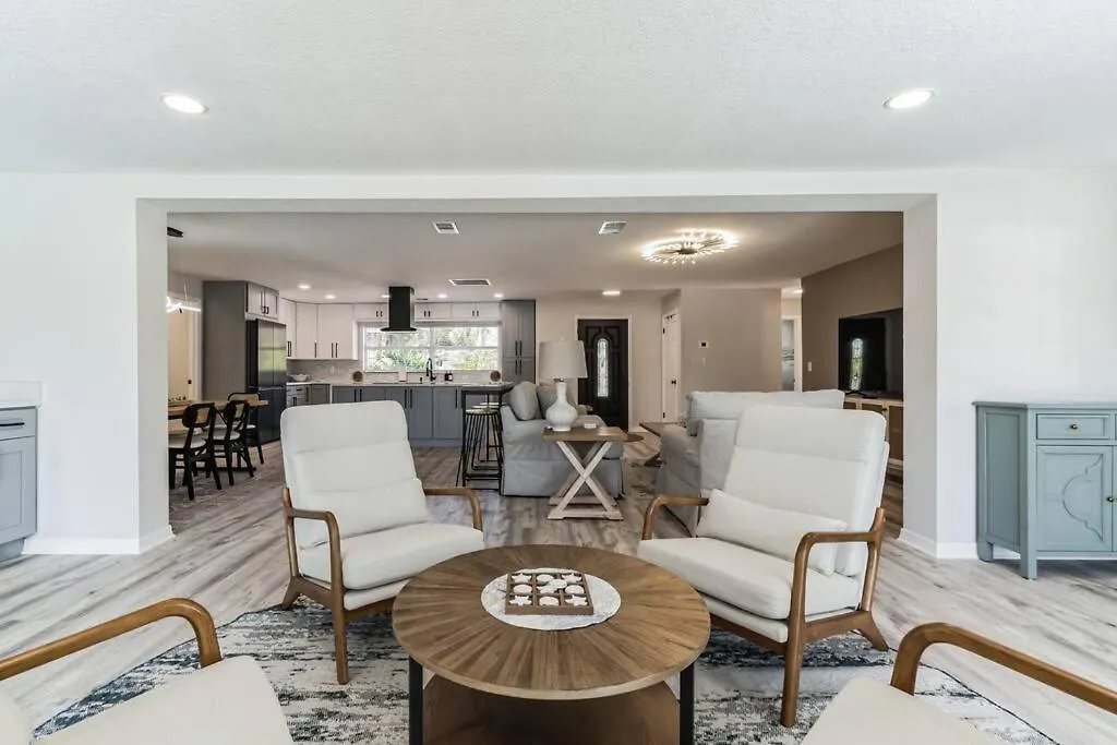 Coastal Comfort Getaway In The Heart Of Srq Sarasota
