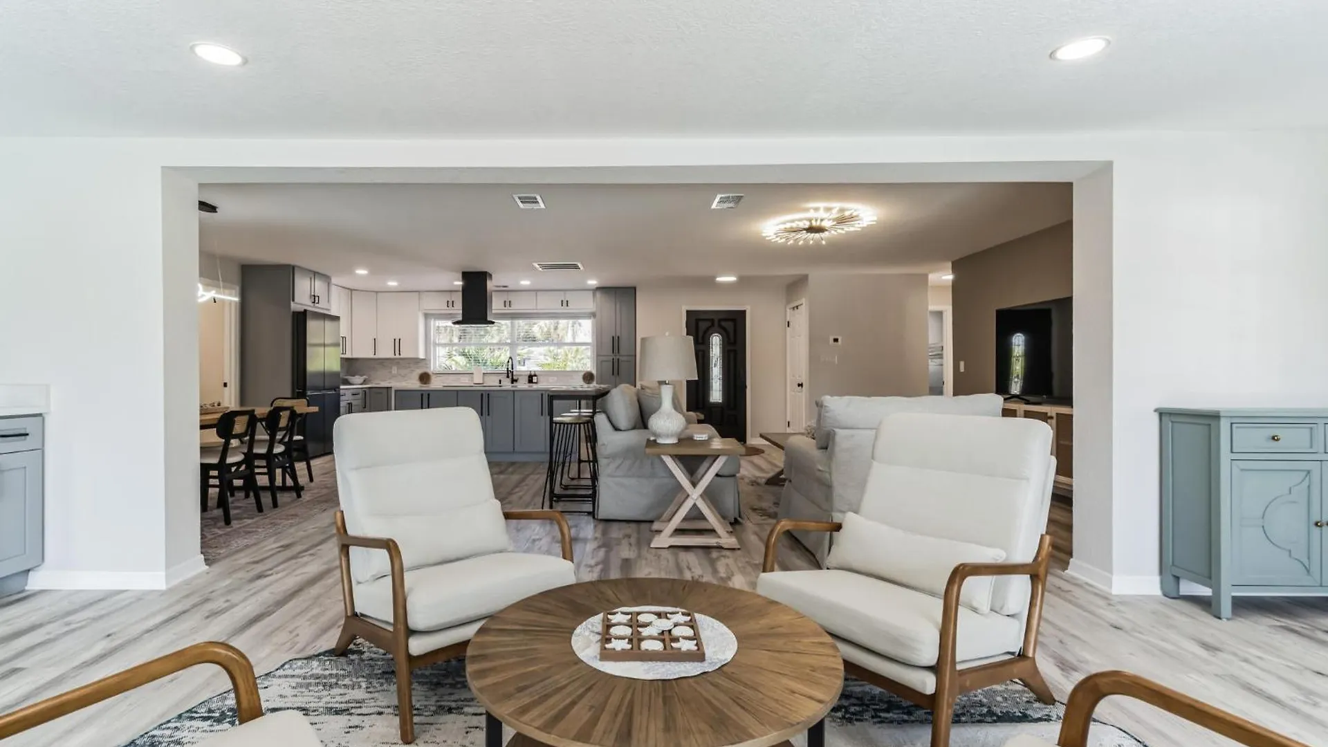 Coastal Comfort Getaway In The Heart Of Srq Holiday home
