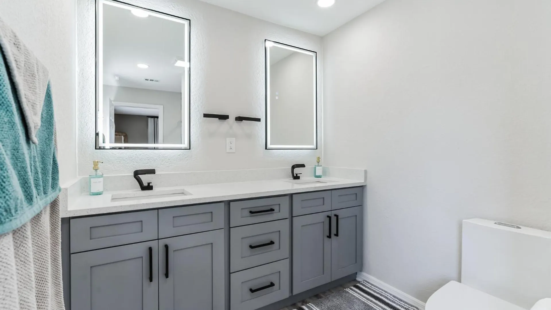 Coastal Comfort Getaway In The Heart Of Srq Sarasota