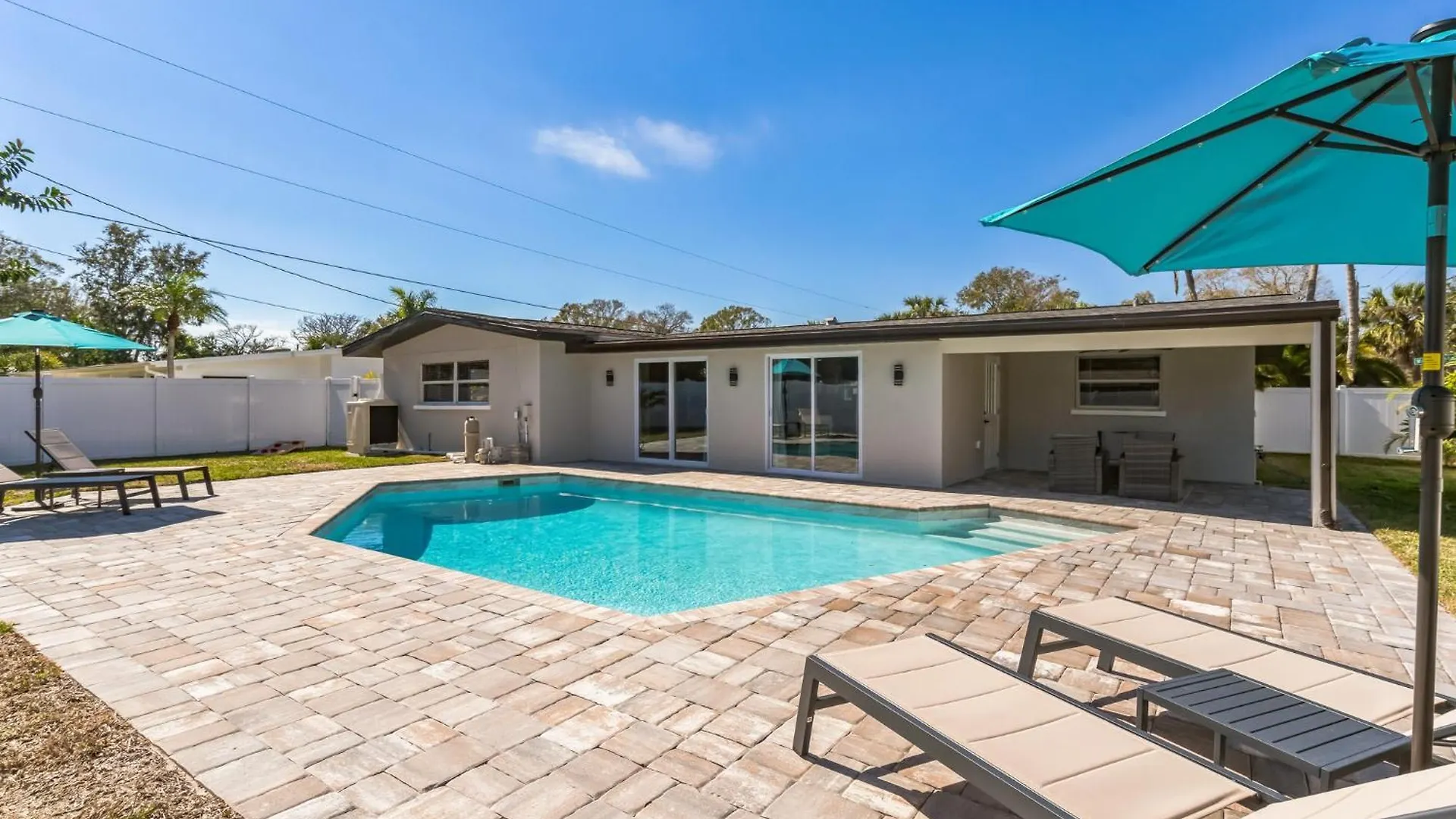 Coastal Comfort Getaway In The Heart Of Srq Sarasota