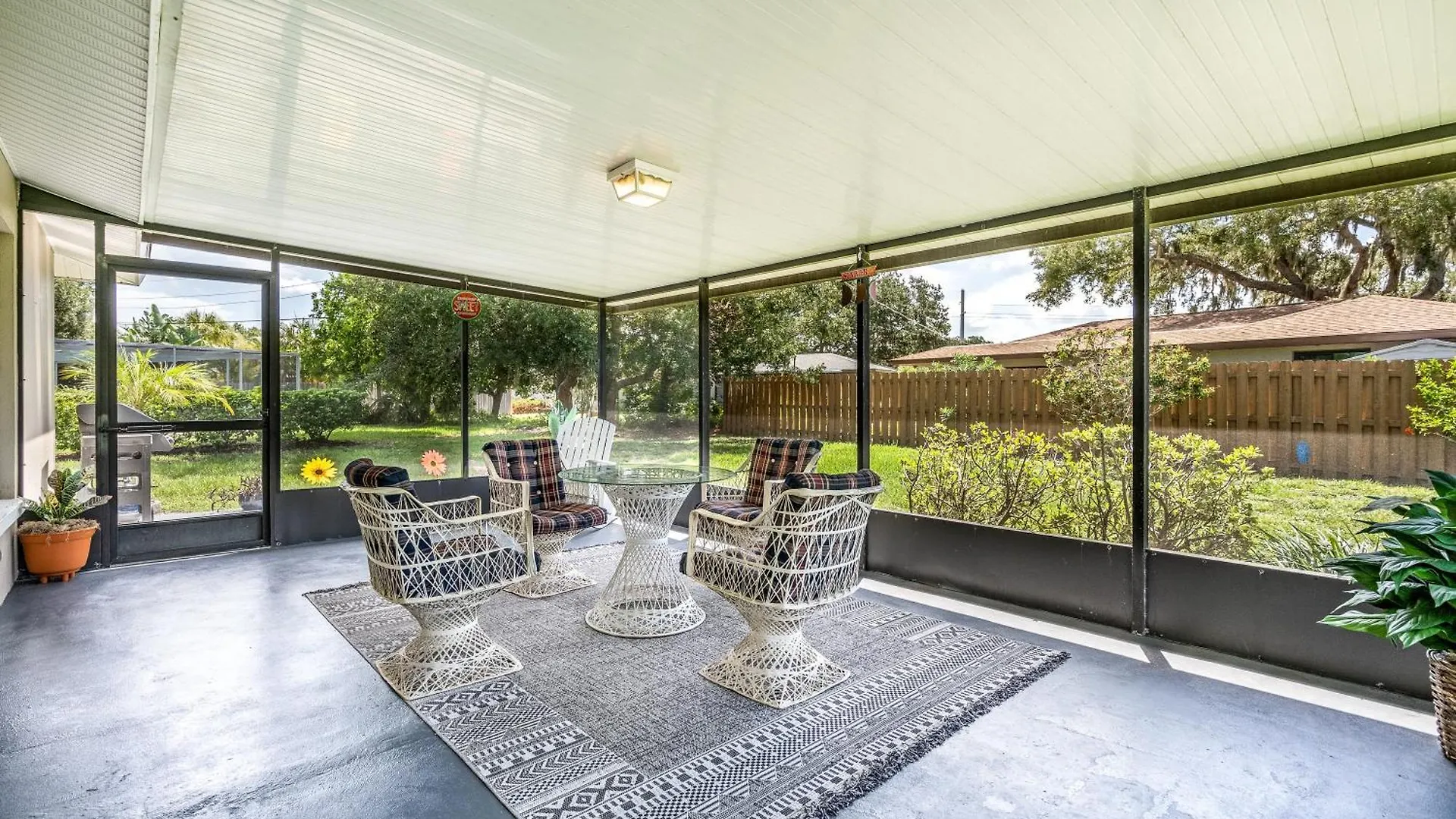 Holiday home Sunny With Lanai And Garage, Only 4 Miles From Siesta Key Sarasota