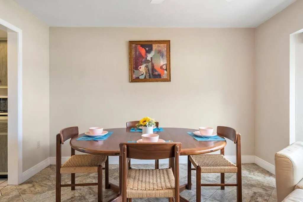Holiday home Sunny With Lanai And Garage, Only 4 Miles From Siesta Key