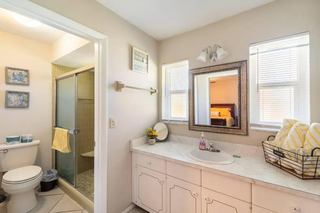 Holiday home Sunny With Lanai And Garage, Only 4 Miles From Siesta Key