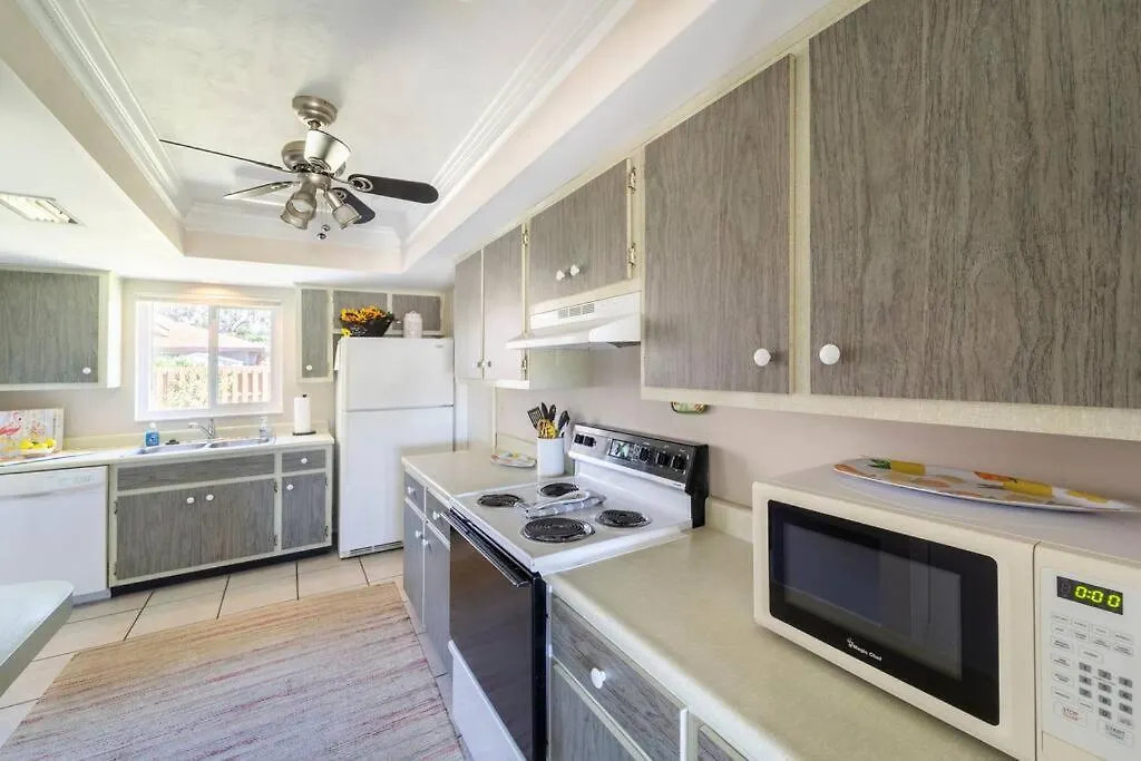 Holiday home Sunny With Lanai And Garage, Only 4 Miles From Siesta Key *