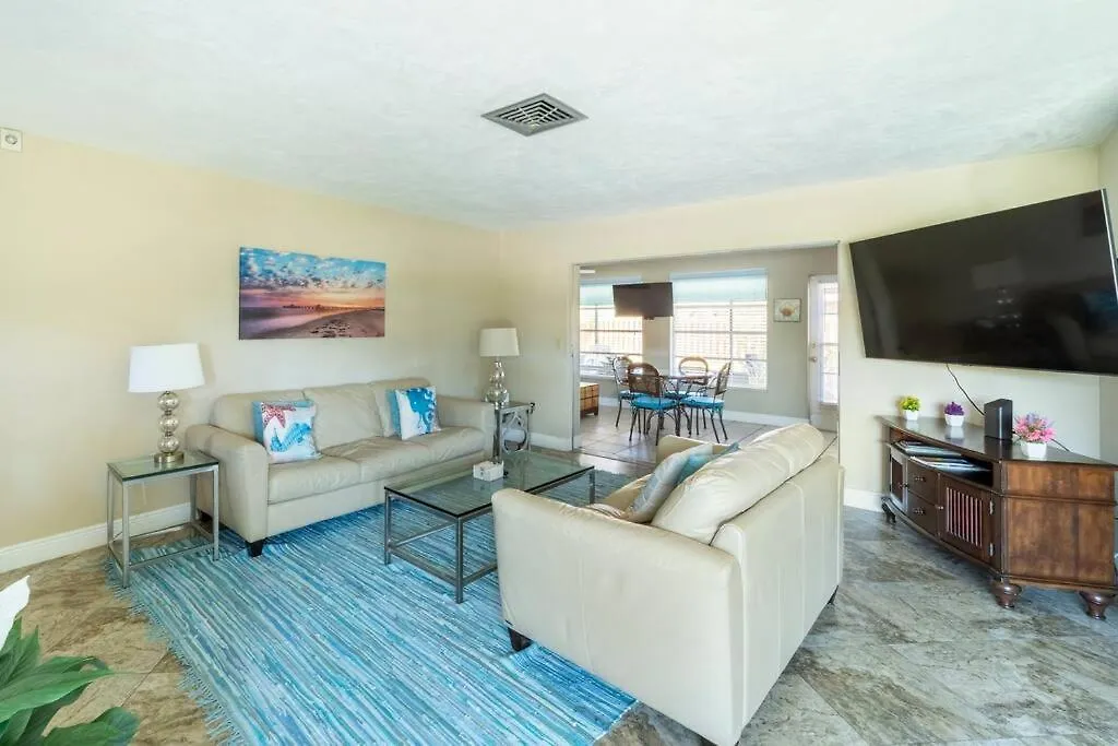 Holiday home Sunny With Lanai And Garage, Only 4 Miles From Siesta Key Sarasota