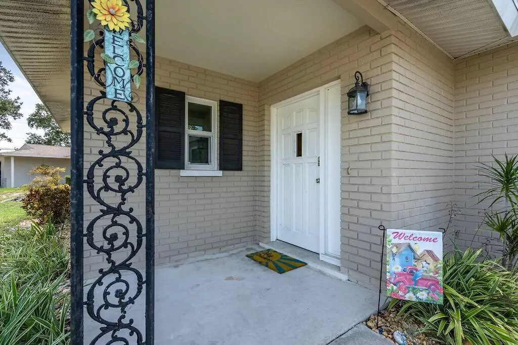 Sunny With Lanai And Garage, Only 4 Miles From Siesta Key *