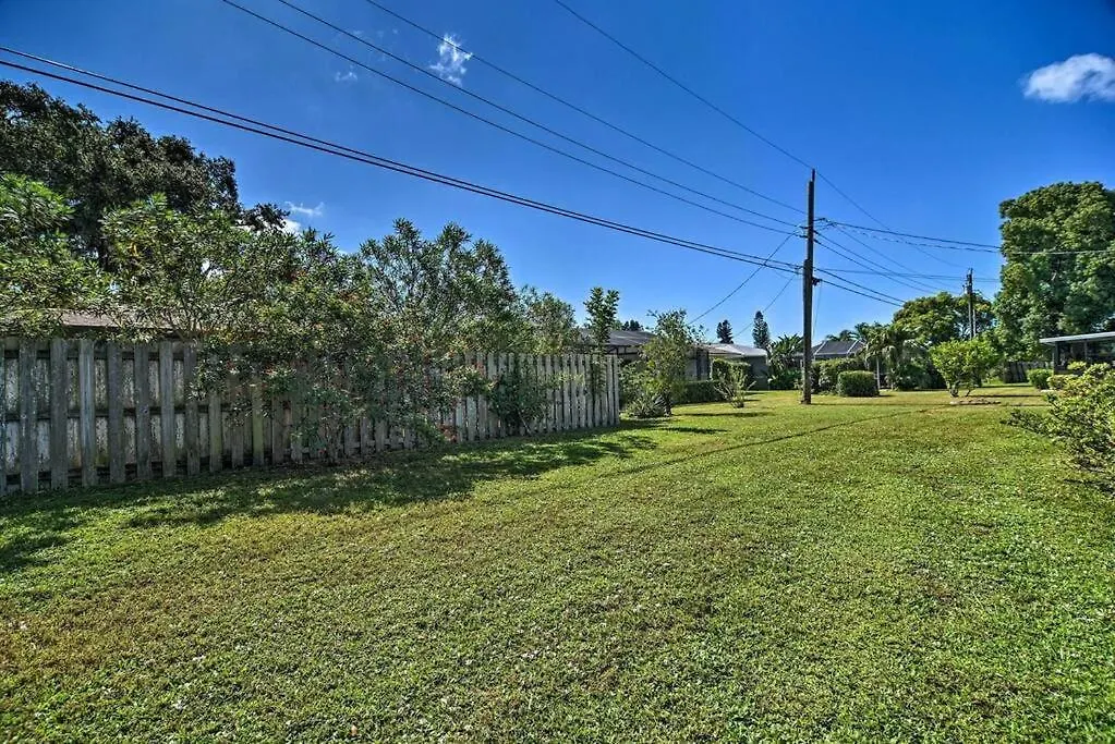 Holiday home Sunny With Lanai And Garage, Only 4 Miles From Siesta Key *
