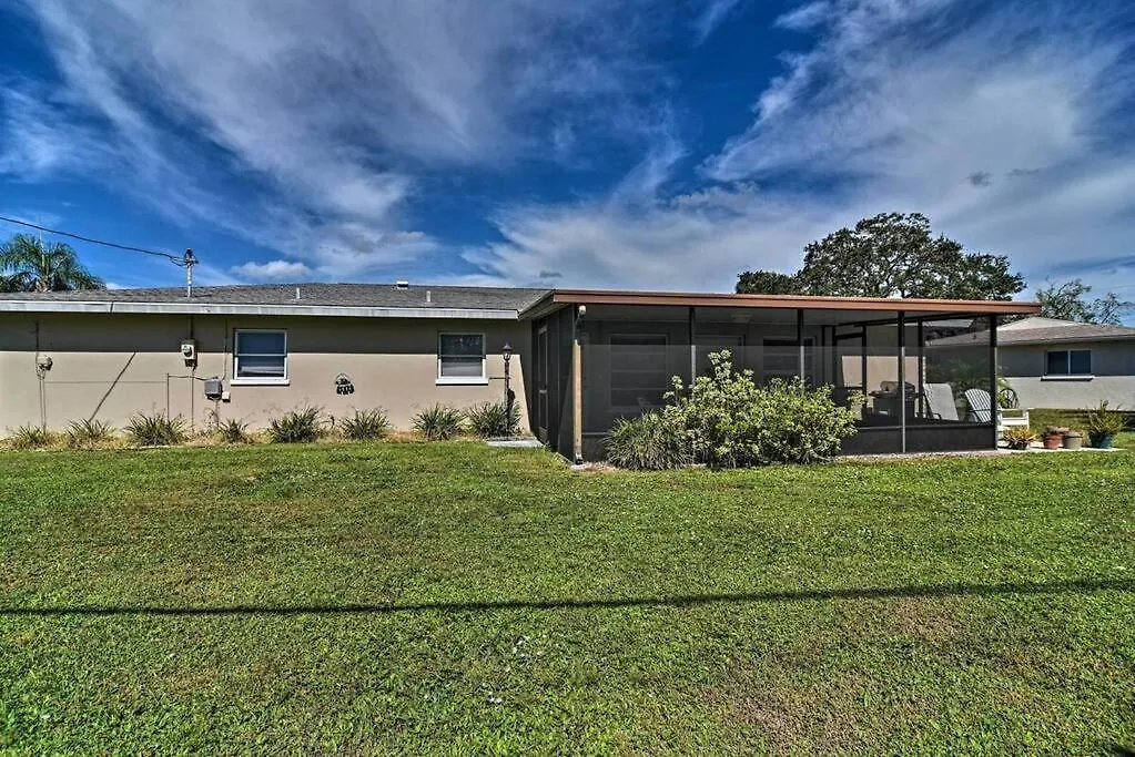 Sunny With Lanai And Garage, Only 4 Miles From Siesta Key * Sarasota