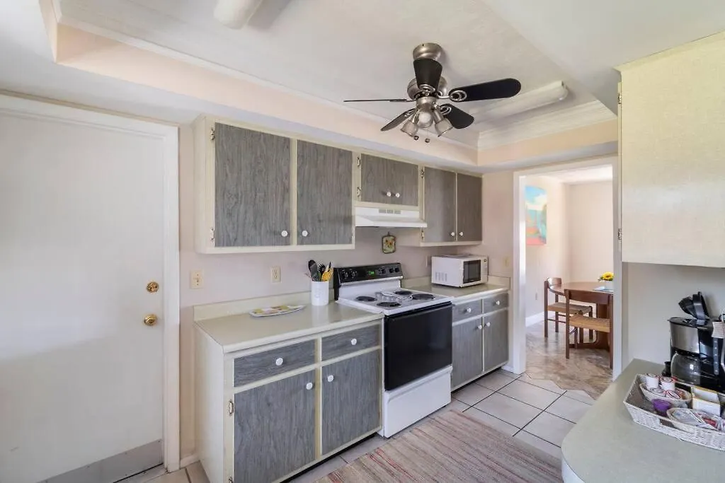 Holiday home Sunny With Lanai And Garage, Only 4 Miles From Siesta Key