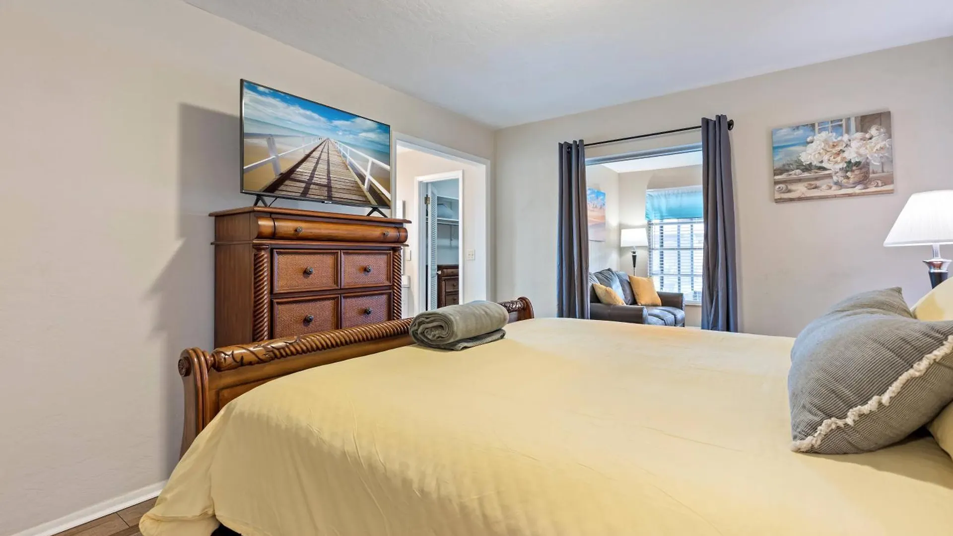 Sunny With Lanai And Garage, Only 4 Miles From Siesta Key Holiday home *