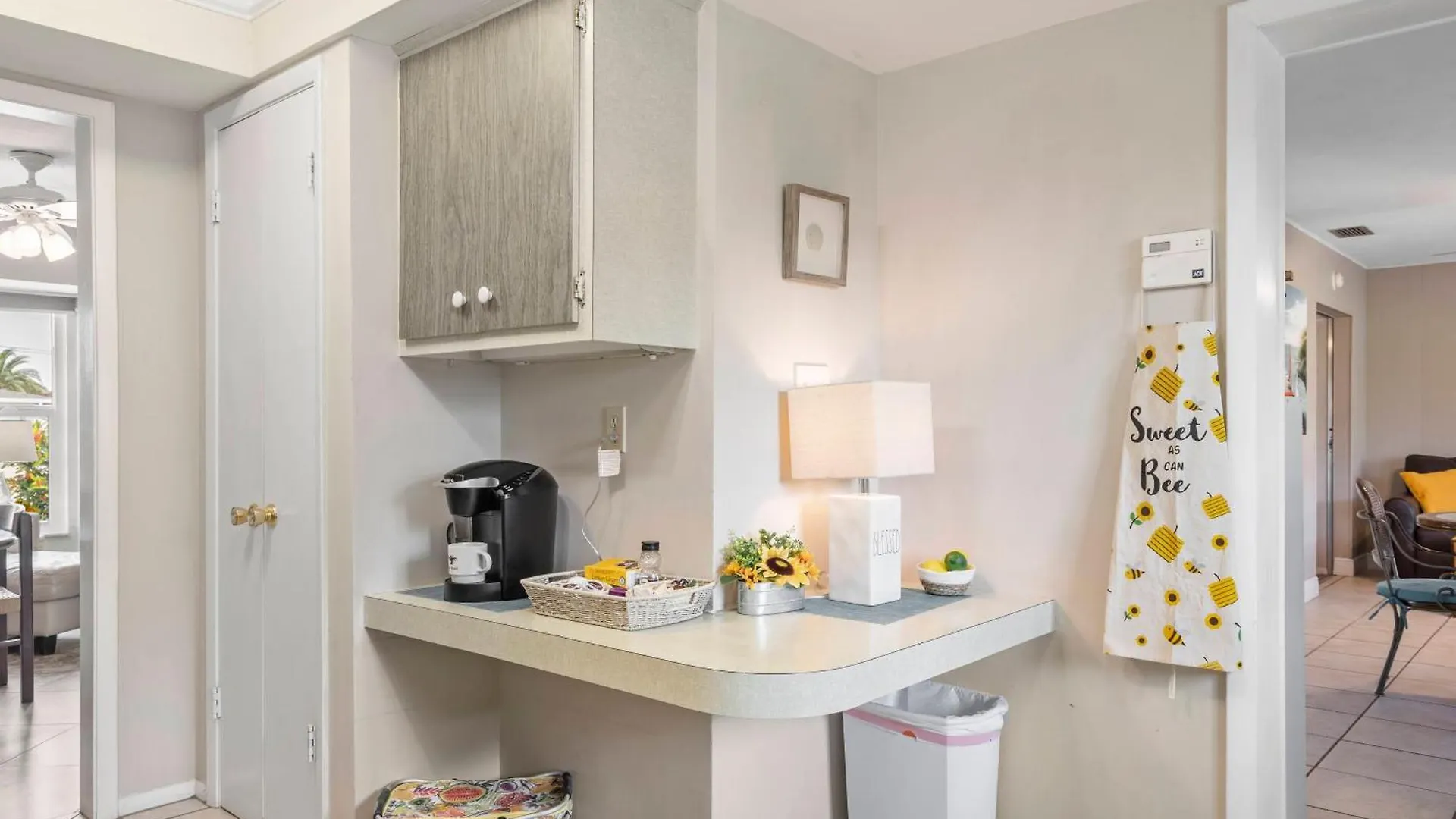 Sunny With Lanai And Garage, Only 4 Miles From Siesta Key Sarasota