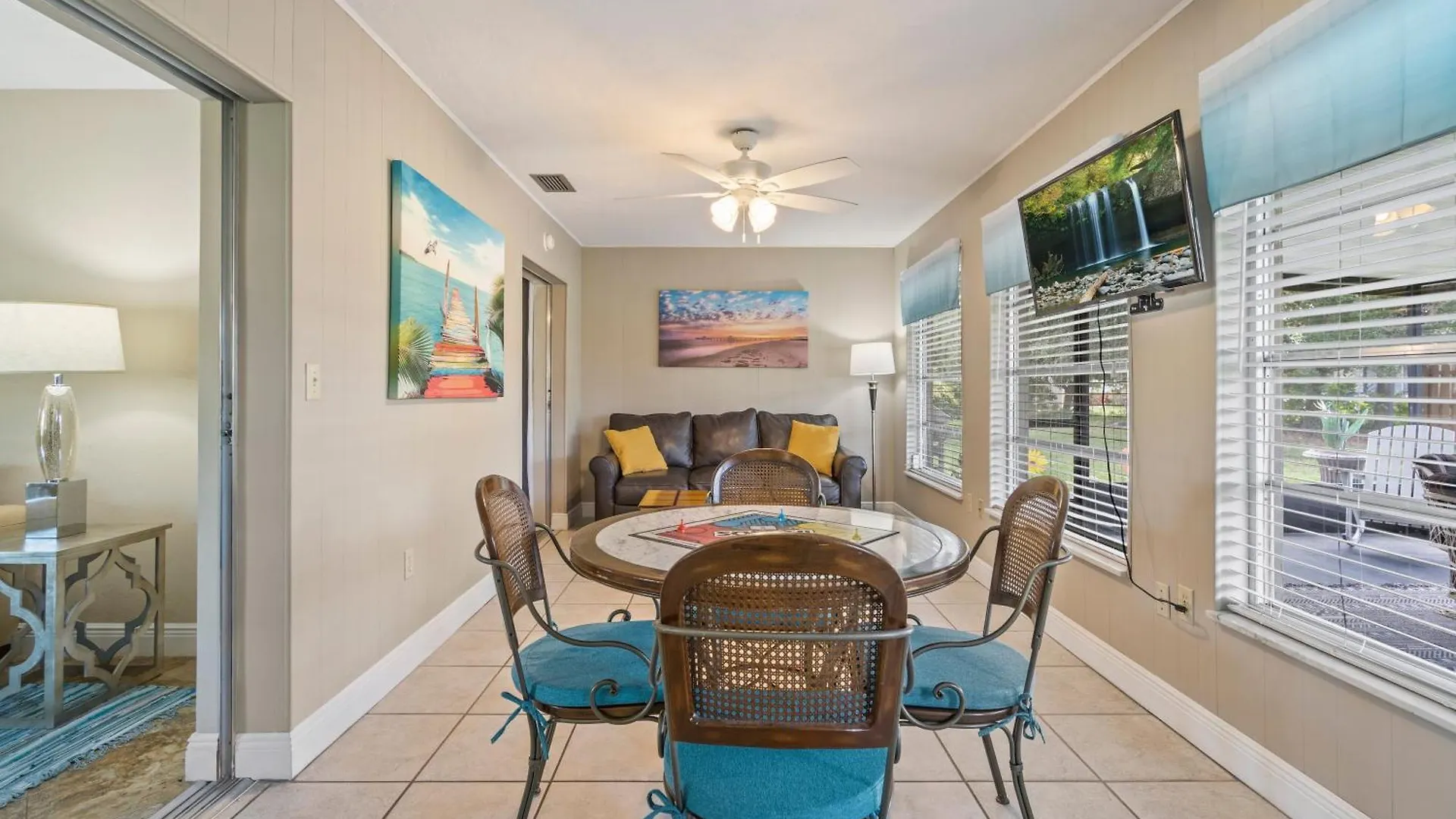 Sunny With Lanai And Garage, Only 4 Miles From Siesta Key