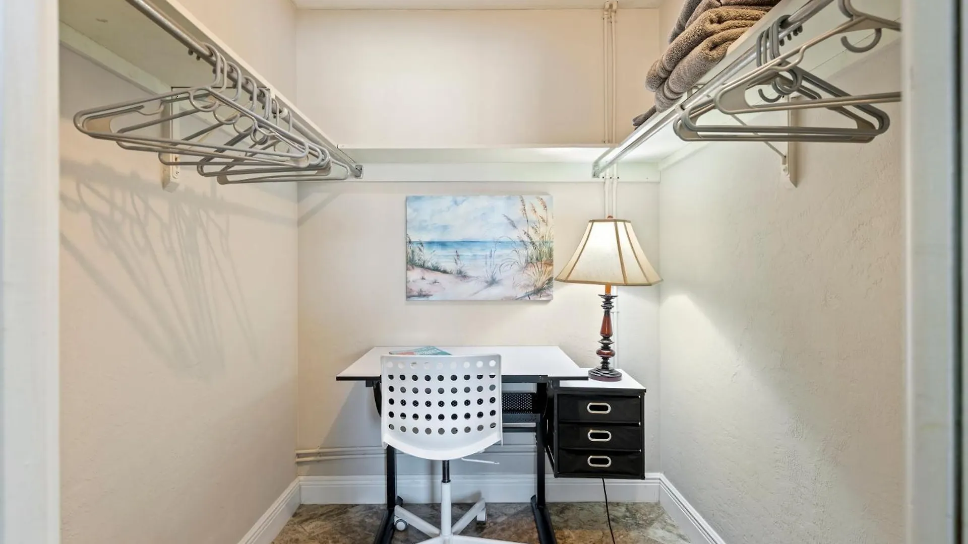 Sunny With Lanai And Garage, Only 4 Miles From Siesta Key Holiday home