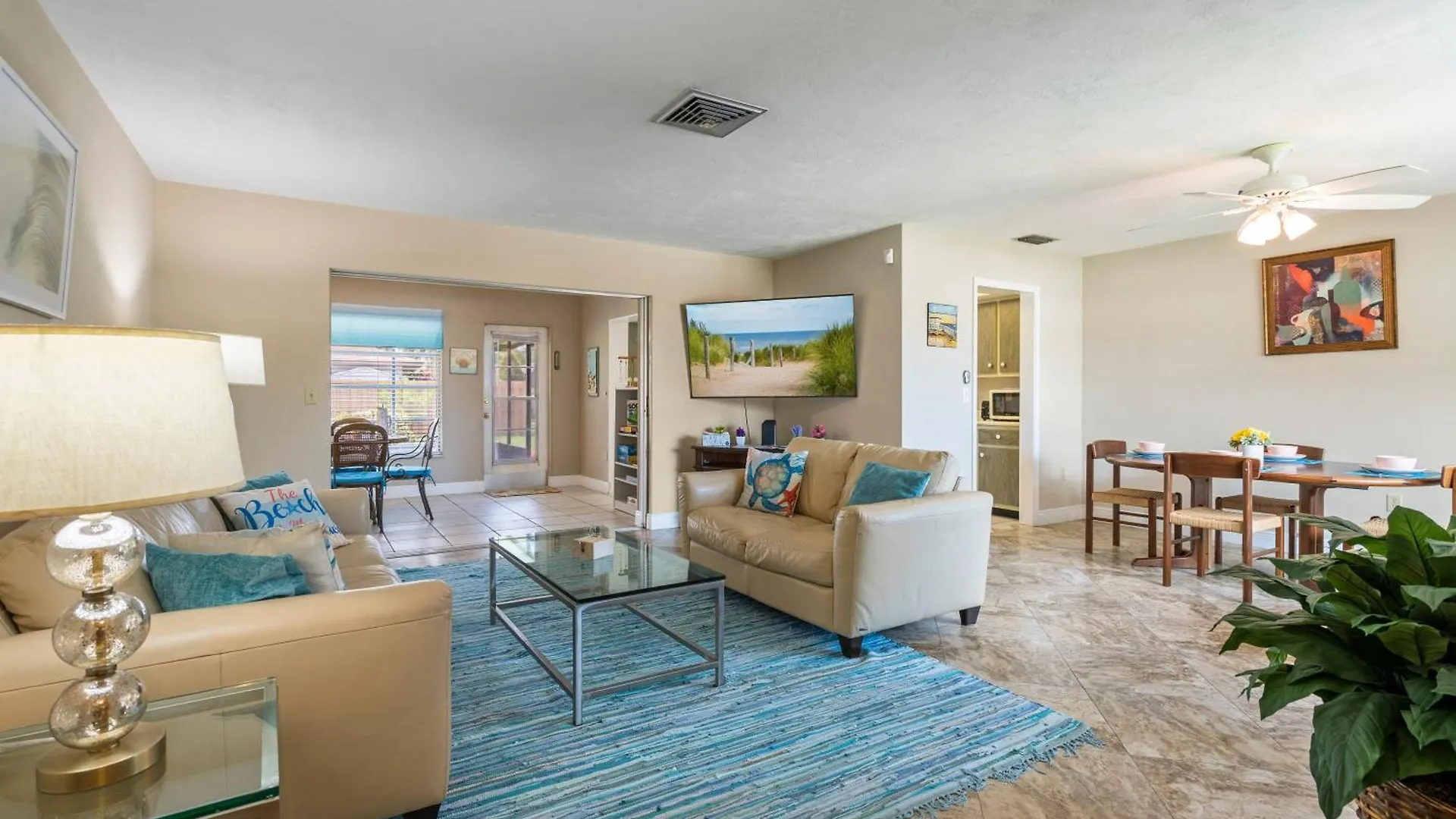 Sunny With Lanai And Garage, Only 4 Miles From Siesta Key Holiday home *