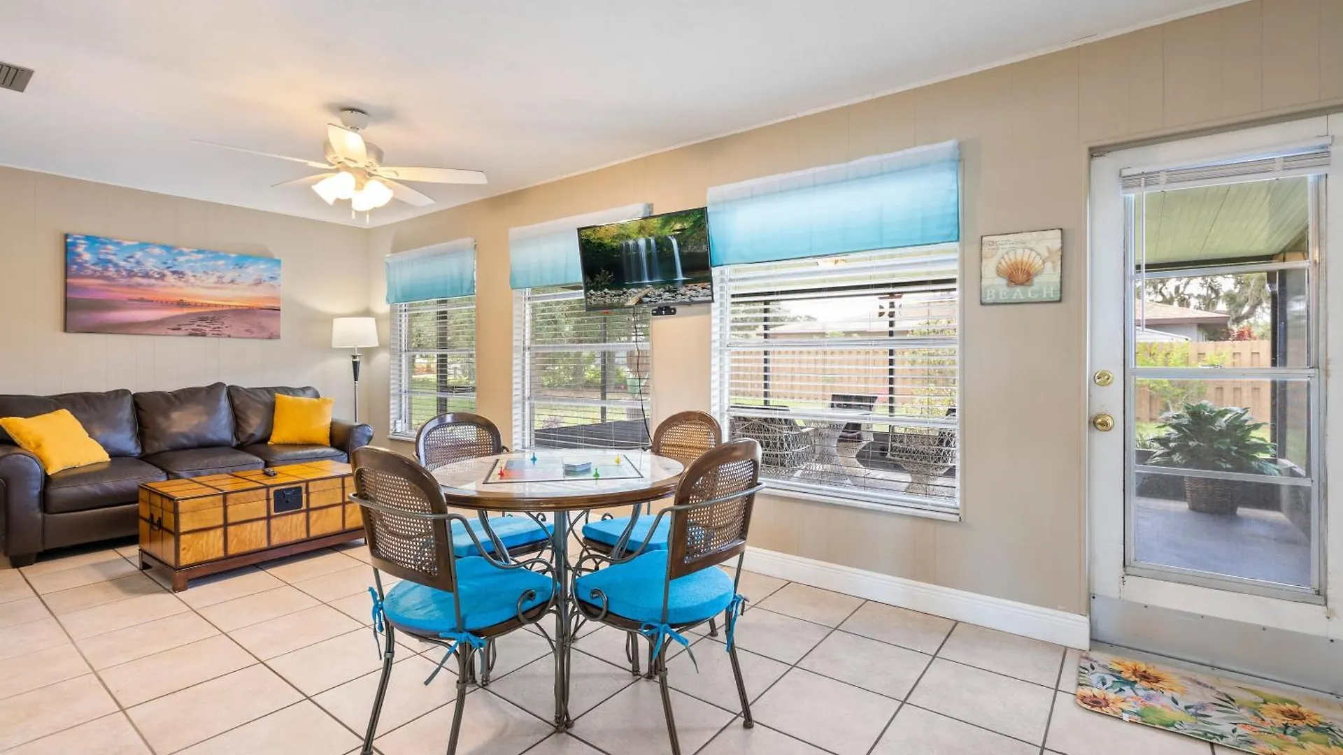 Sunny With Lanai And Garage, Only 4 Miles From Siesta Key