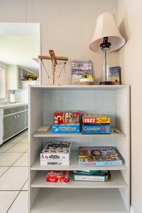 Sunny With Lanai And Garage, Only 4 Miles From Siesta Key *