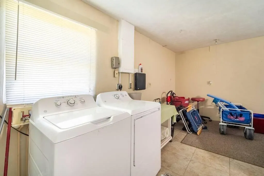 Holiday home Sunny With Lanai And Garage, Only 4 Miles From Siesta Key Sarasota