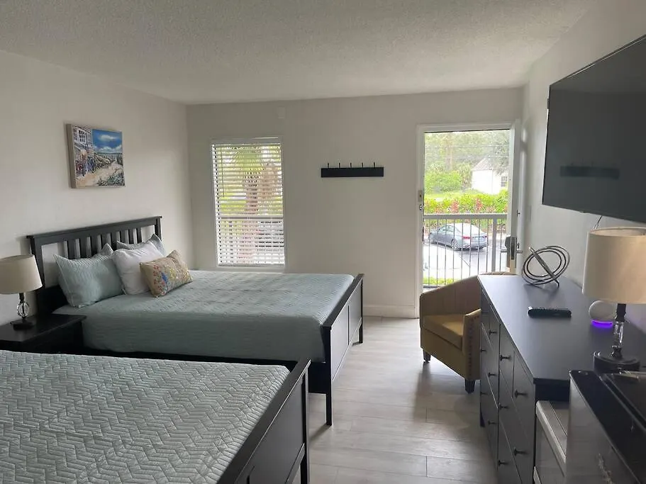 Apartment All-new, Comfortable, Huge Pool, Grill & Tiki Bar