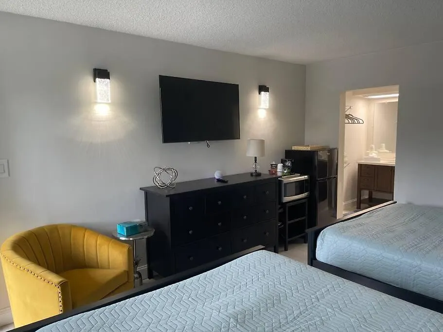 Apartment All-new, Comfortable, Huge Pool, Grill & Tiki Bar