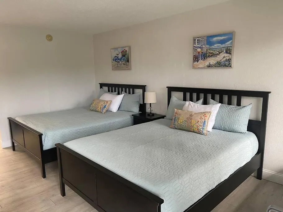 Apartment All-new, Comfortable, Huge Pool, Grill & Tiki Bar Sarasota