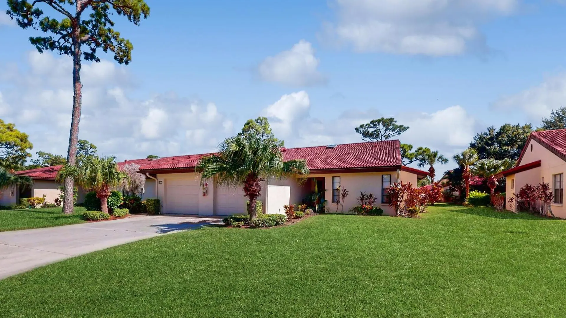 Village Des Pins - Pinetree #207 Sarasota
