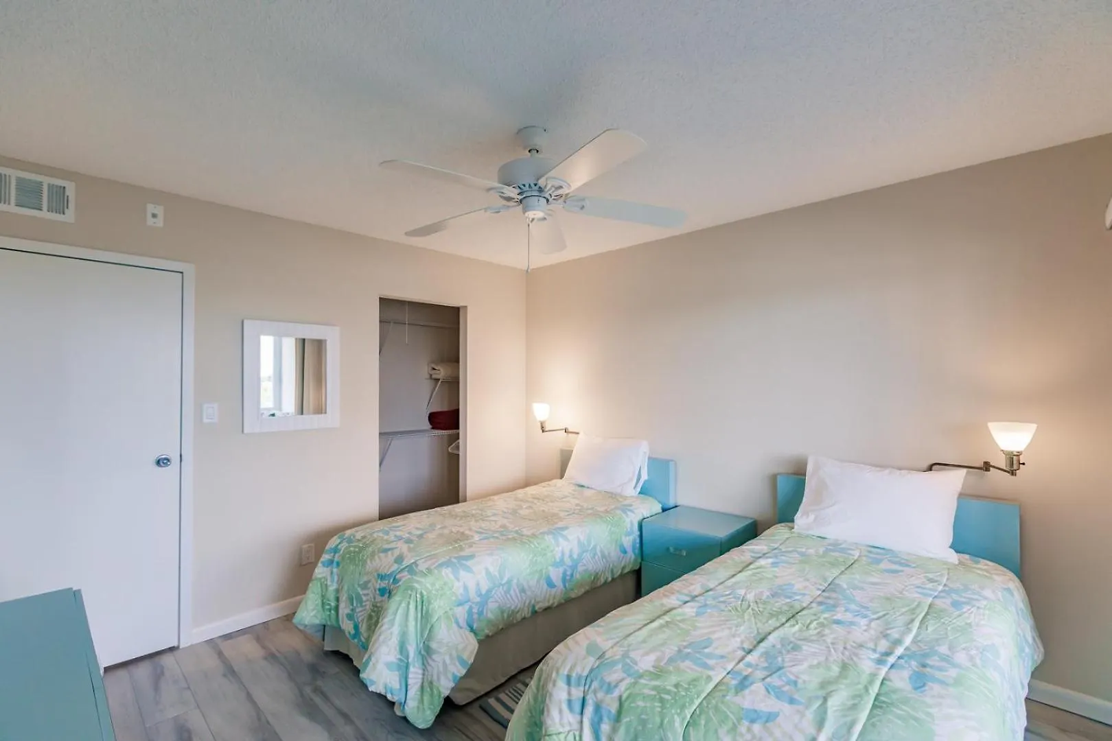 1055-506 5th Floor Coastal Escape *