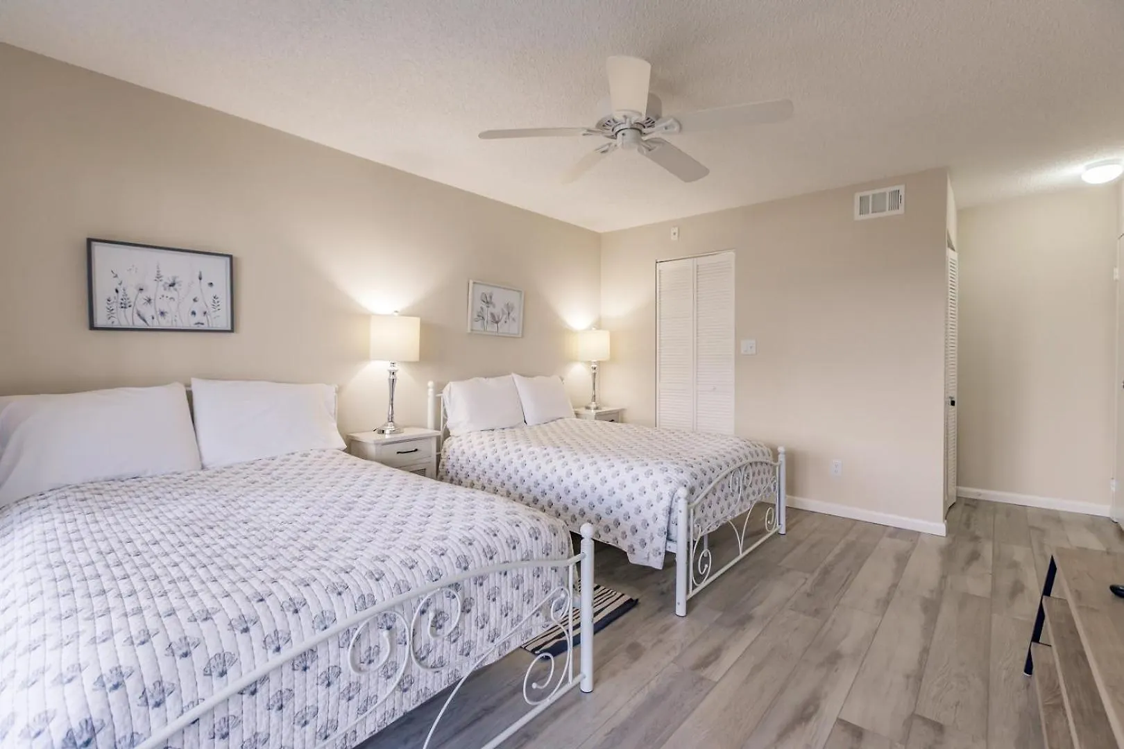 1055-506 5th Floor Coastal Escape