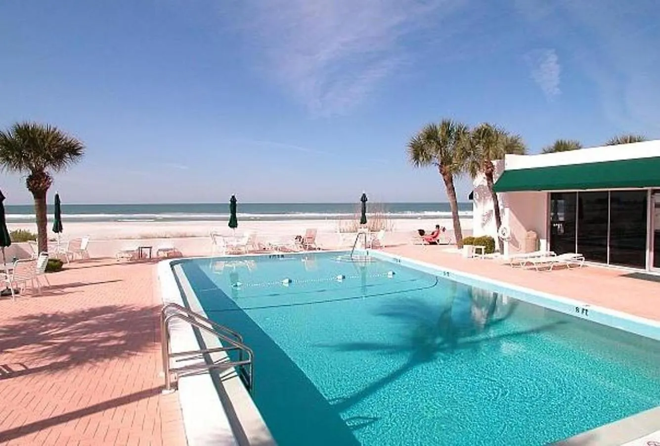 Private On Lido Key Apartment *